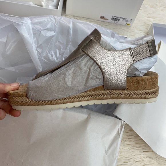 NWT VINCE Flint 2 Espadrille Sandal in Moonstone - Picture 8 of 9